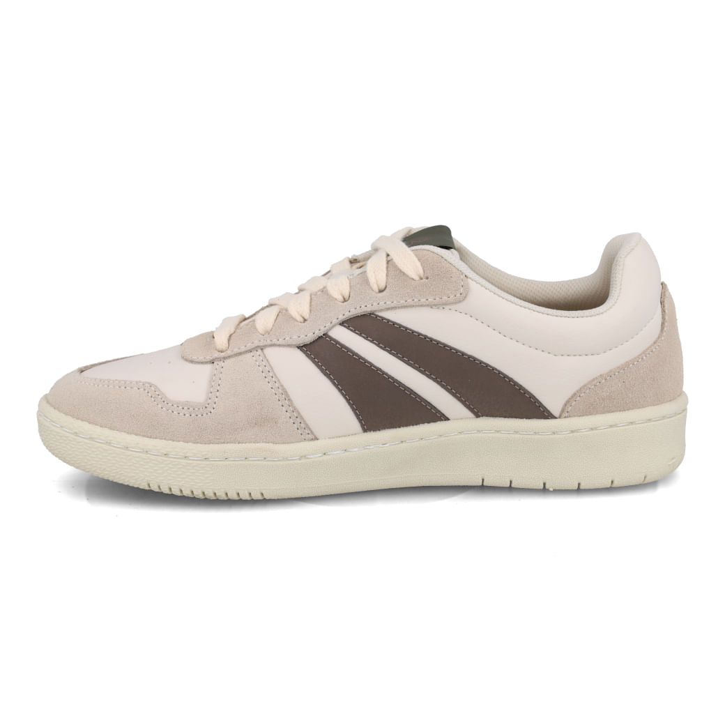 Tênis casual masculino em Sintético off-white com detalhes em marrom visto de lado